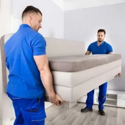Перенос мебели при переездах: почему грузчики мебели — ваши надежные помощники