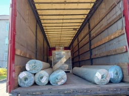 Разгрузили фуру с ковролином