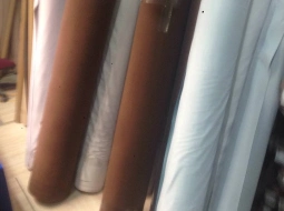 Работали на складе с рулонами ткани